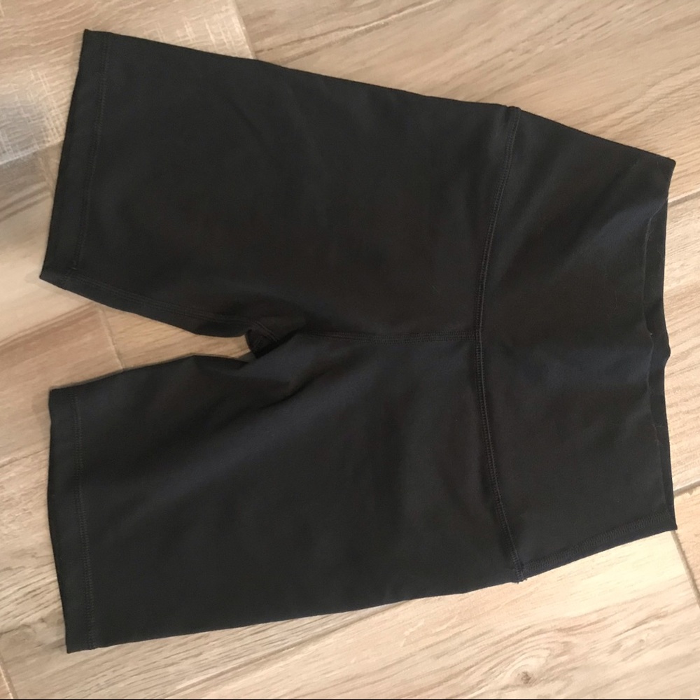 Aerie chill play move bike shorts Small